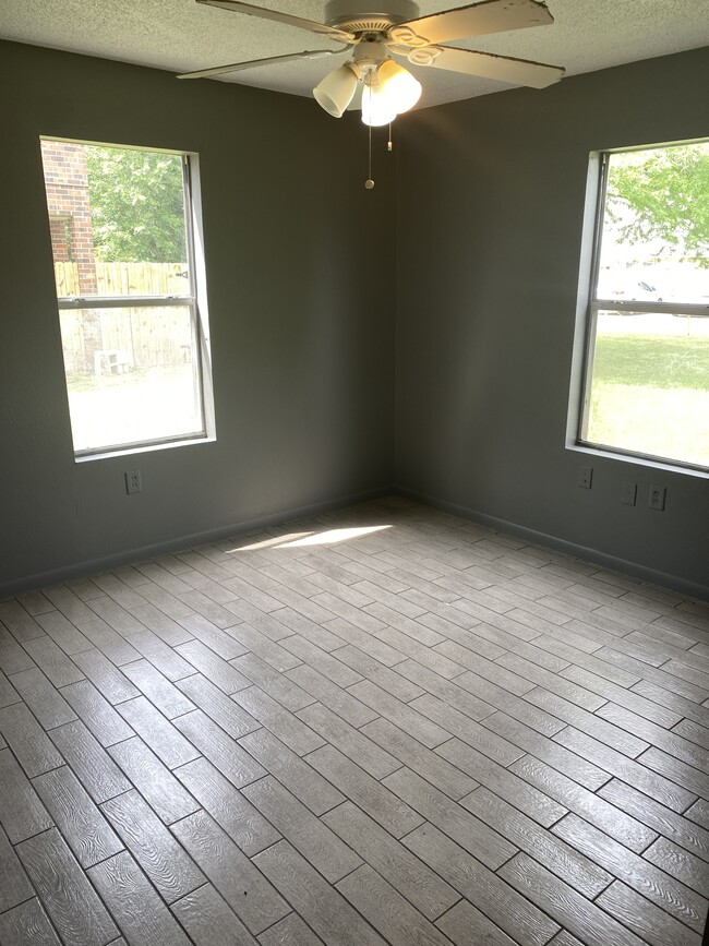 Master bedroom - 984 Asheville Dr