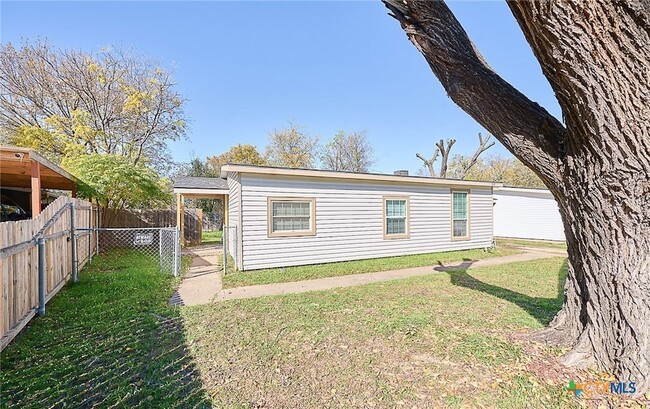 Building Photo - 919 Southside Dr