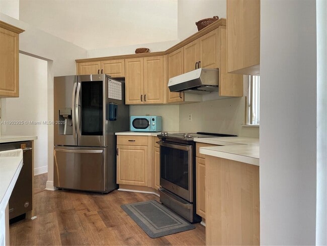 Building Photo - 785 Heron Rd