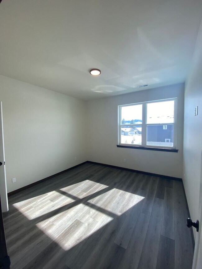 Building Photo - The Villages at River View Ridge