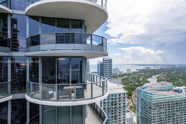 Building Photo - 1000 Brickell Plaza