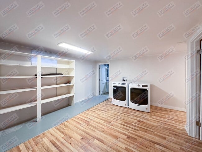 Building Photo - Updated Downtown Ranch with Mother-in-Law Suite