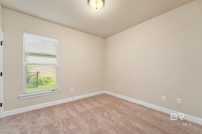 Building Photo - 782 Serpentine Dr