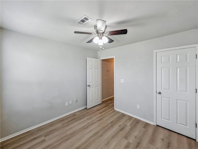 Building Photo - 848 NW Evans Cir