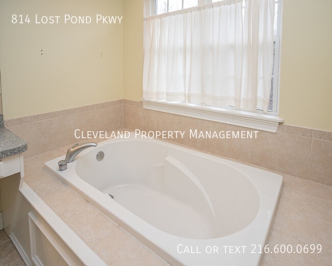 Building Photo - 814 Lost Pond Pkwy