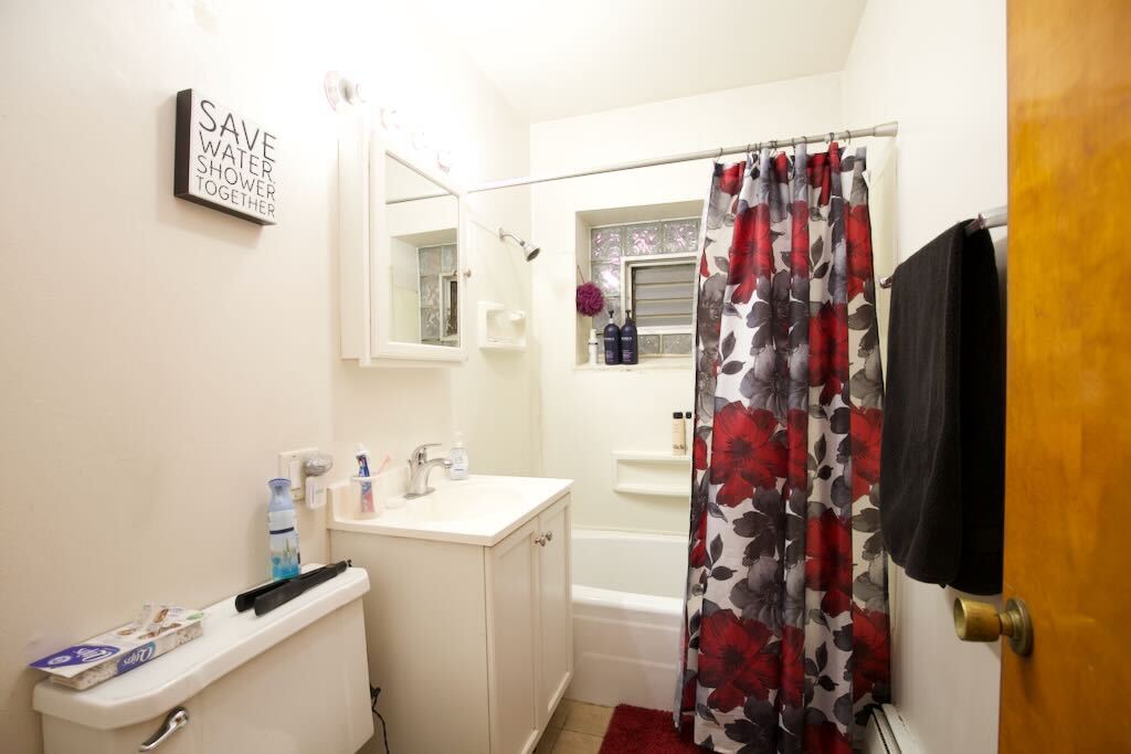 Building Photo - 1475 W Erie St