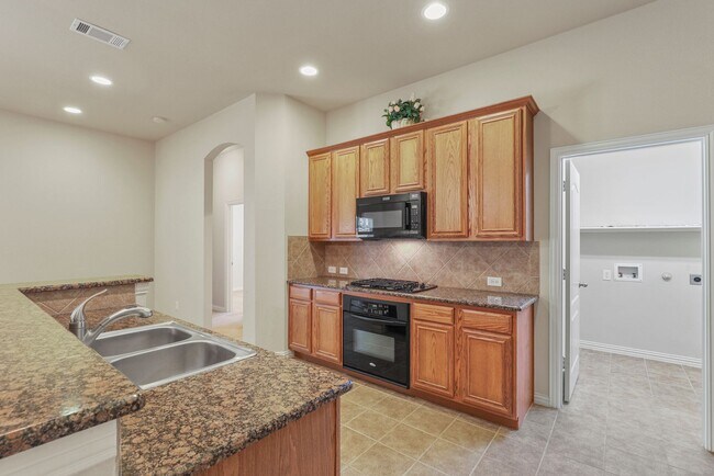 Building Photo - Gorgeous 3 Bedroom 2 Bathroom Home in North Garland!