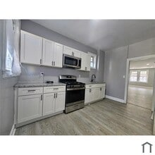 Building Photo - 3 Bedroom 2 Bathrooms