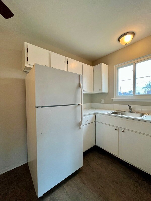 Building Photo - 1213 Sycamore St