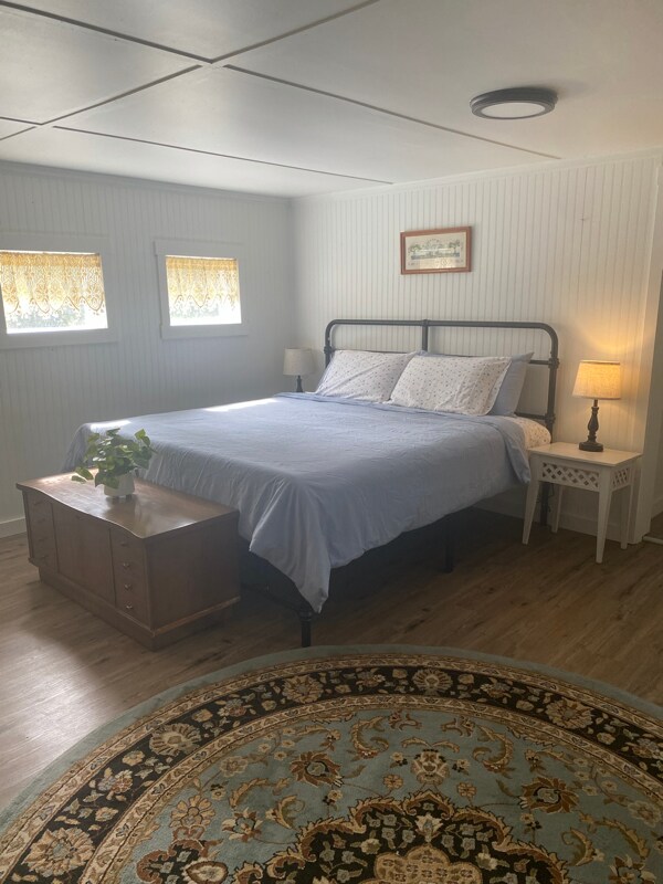 Building Photo - 805 1st St NE