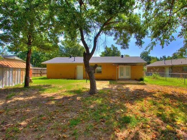 Building Photo - 306 S Mercedes Dr