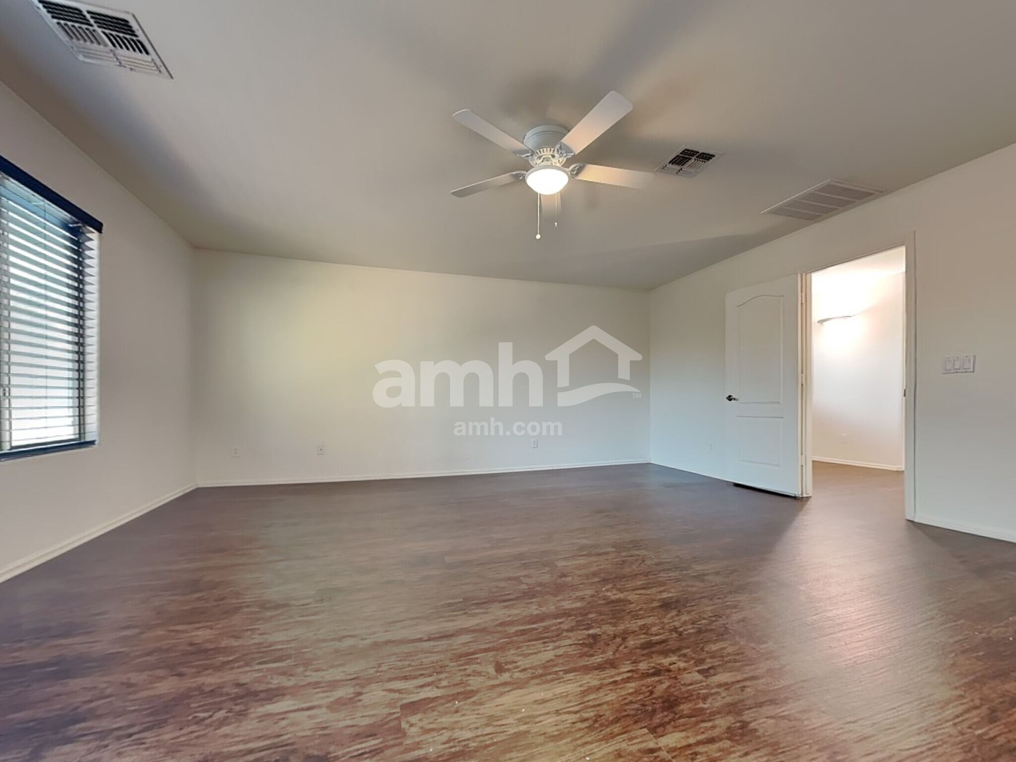 Building Photo - 433 E Penny Ln