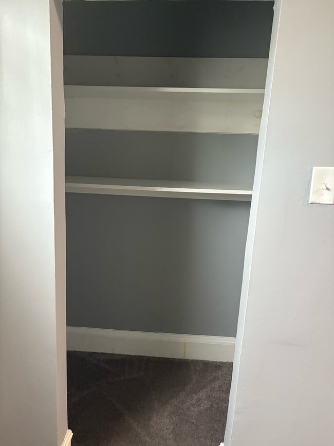 Building Photo - 54 N Morley St