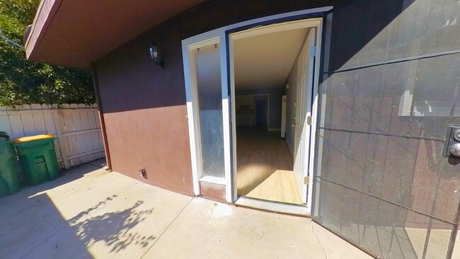 Building Photo - 3537 N San Joaquin St