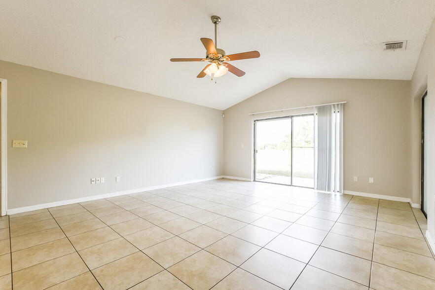 Building Photo - 13530 Texas Woods Cir