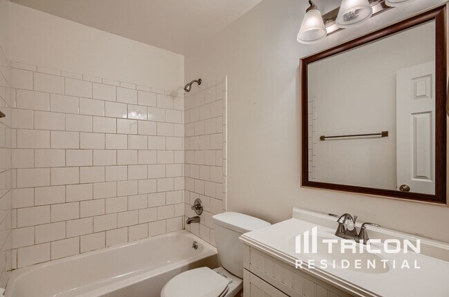 Building Photo - 619 S Sirrine