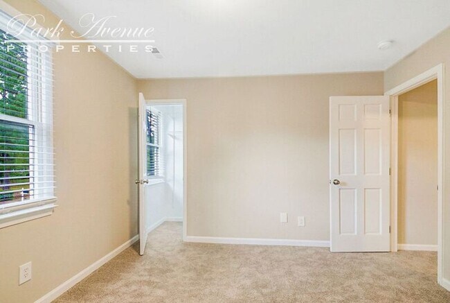 Building Photo - 7300 Bassett Hall Ct