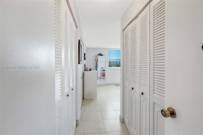 Building Photo - 321 SE 3rd St