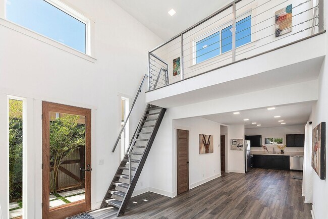 Building Photo - Boyle Heights Stunning Modern Farmhouse