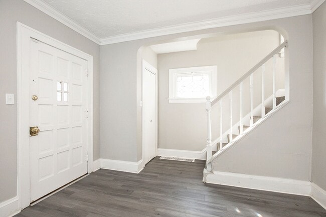 Building Photo - 3 BED 1 BATH BEAUTIFUL SINGLE HOME!