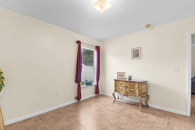 Building Photo - 237 N Hidden Tree Dr