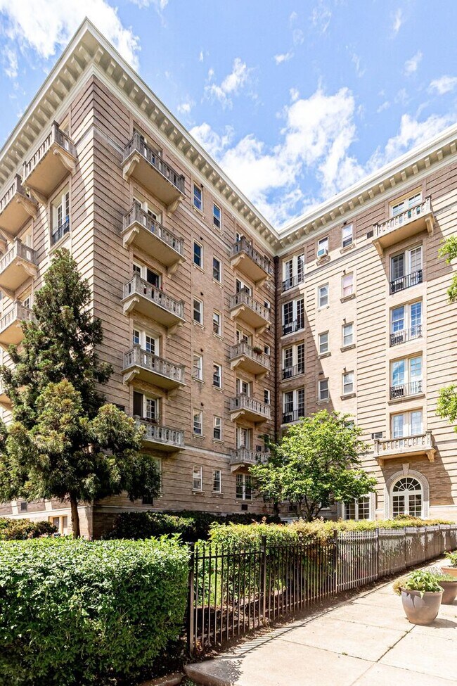 Building Photo - Mt. Pleasant Condo | 2 Bed | 2 Bath | 1,250 Sf