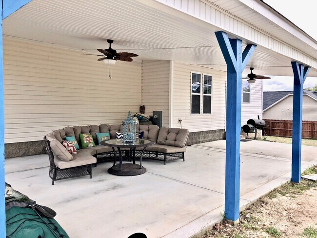 Building Photo - 4 Bedroom, 2.5 Bath in Trotters Bluff in Harnett County Close to Bragg!