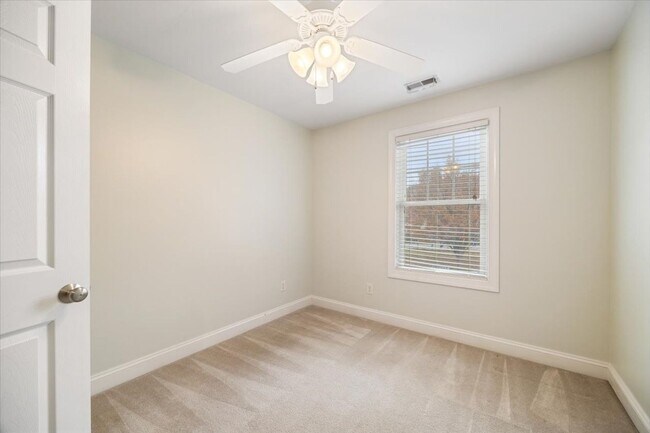 Building Photo - 1938 Tudor Court