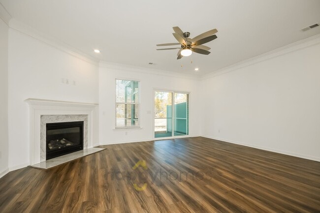 Building Photo - 3 Bedroom 2.5 Bath In Buckshire of Summerville