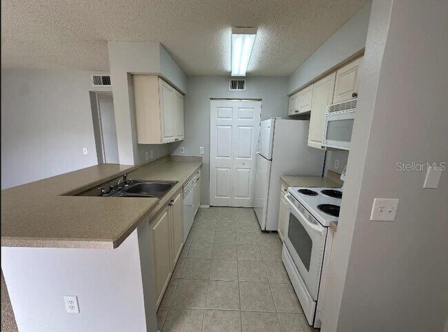 Building Photo - 1222 Bermuda Lakes Ln