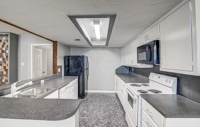 Building Photo - 1807 Briar Hill Dr