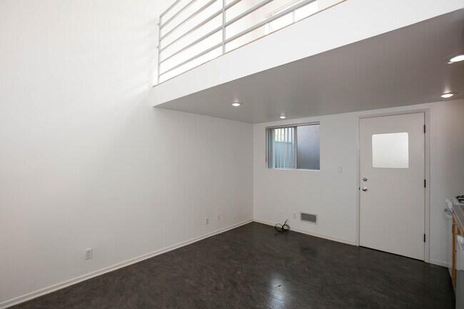 Building Photo - 3016 Ruskin St