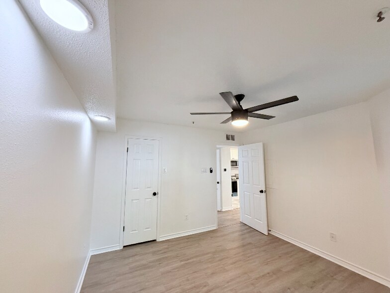 Building Photo - 1504 Lincoln Way