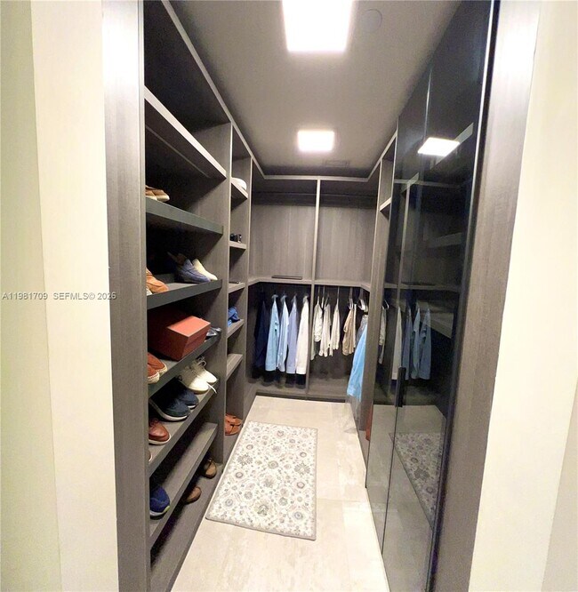 Building Photo - 3581 E Glencoe St