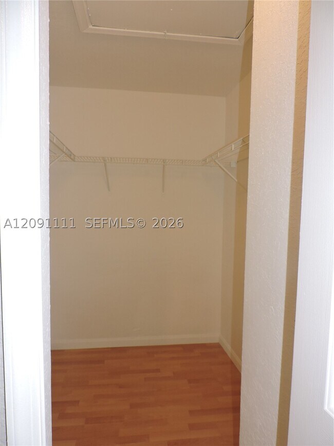 Building Photo - 1408 SE 26th Ct