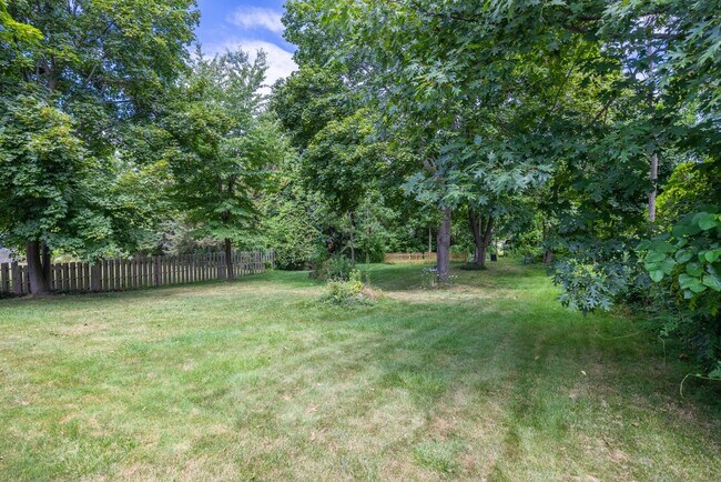 Building Photo - 58 Dutchess Dr