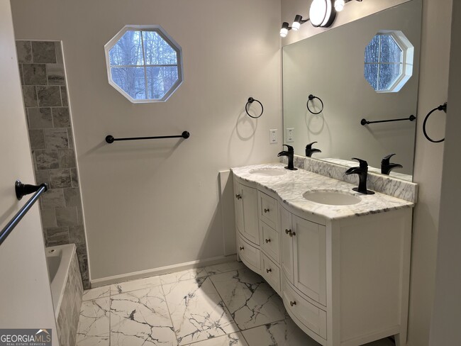 Building Photo - 507 Lakeshore Dr