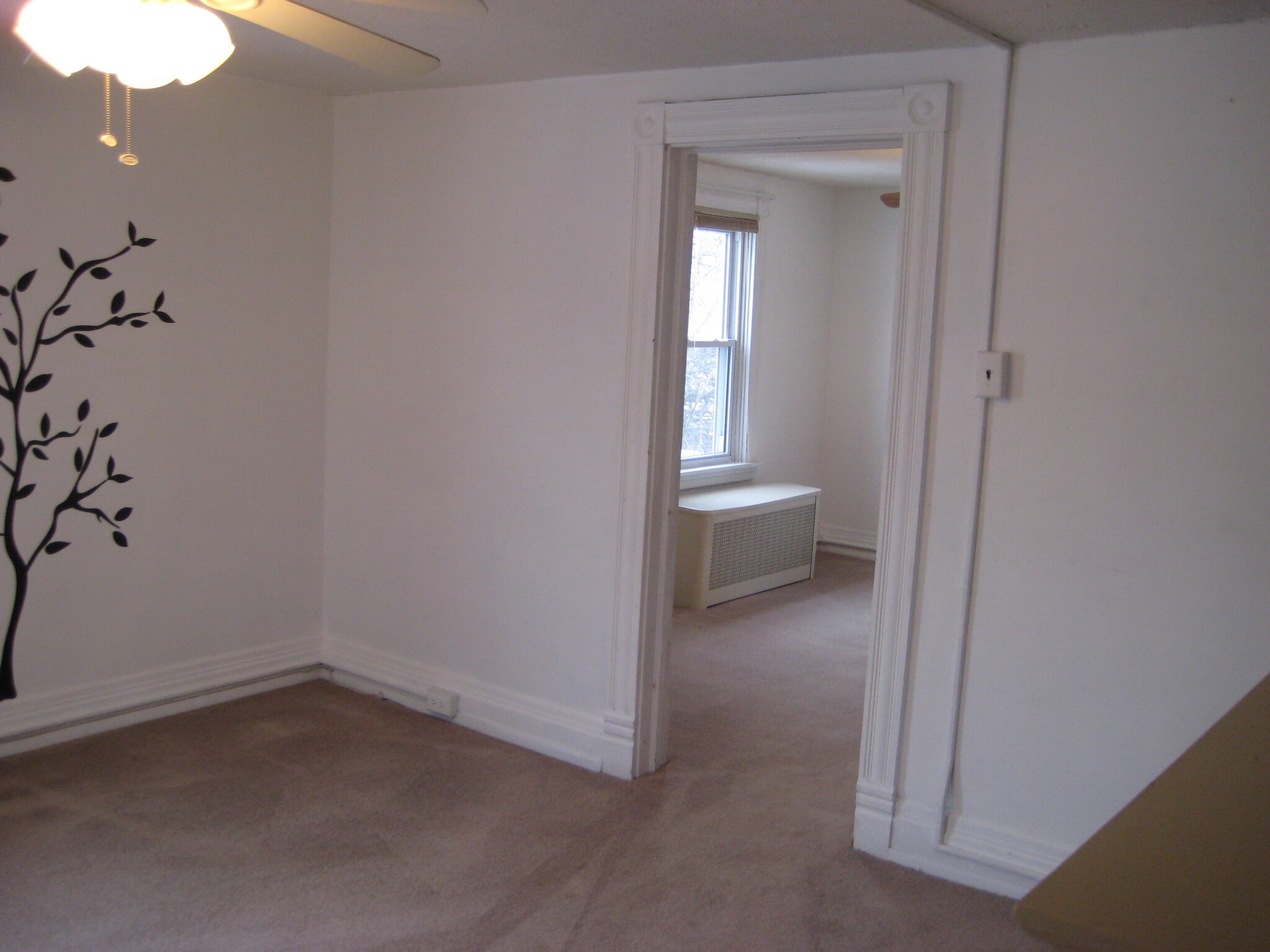looking towards second room - 142 George St