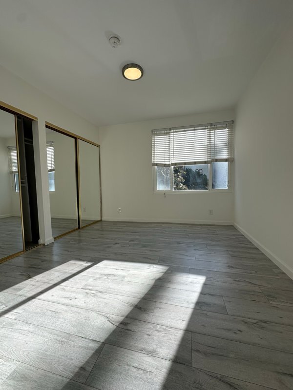 Building Photo - 7555 De Longpre Ave