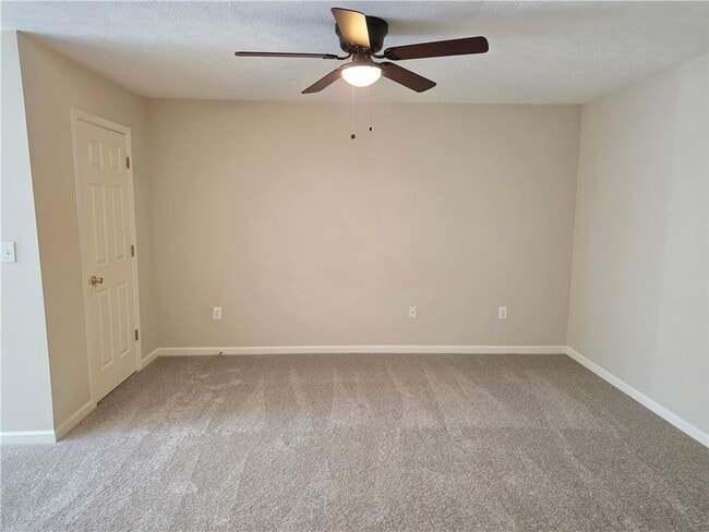 Building Photo - 100 Rosehip Ln