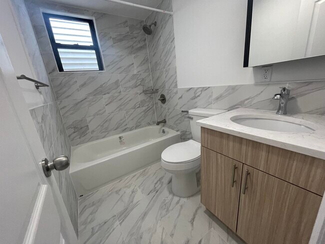 Building Photo - 416 10TH St