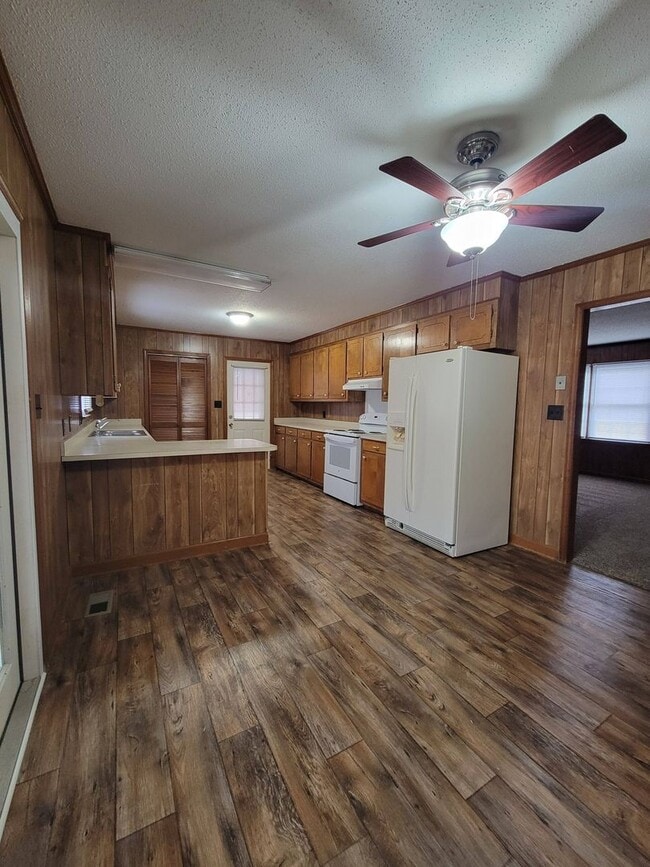 Building Photo - Ready to Move in