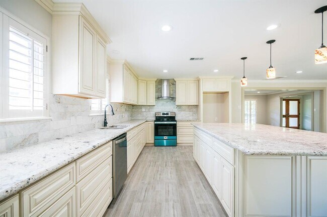 Building Photo - 5347 Paisley Ln