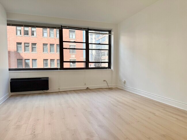 Building Photo - 850 N Dewitt Pl