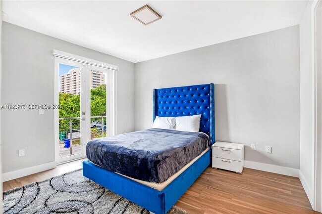 Building Photo - 3657 SW 26th St