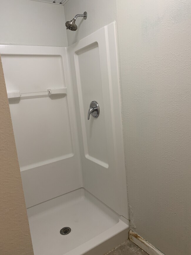 Building Photo - 800 Vassar Cir