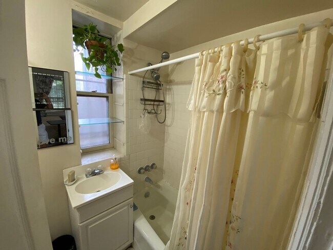 Building Photo - Have Breakfast at Tiffany's! Cozy Studio a...