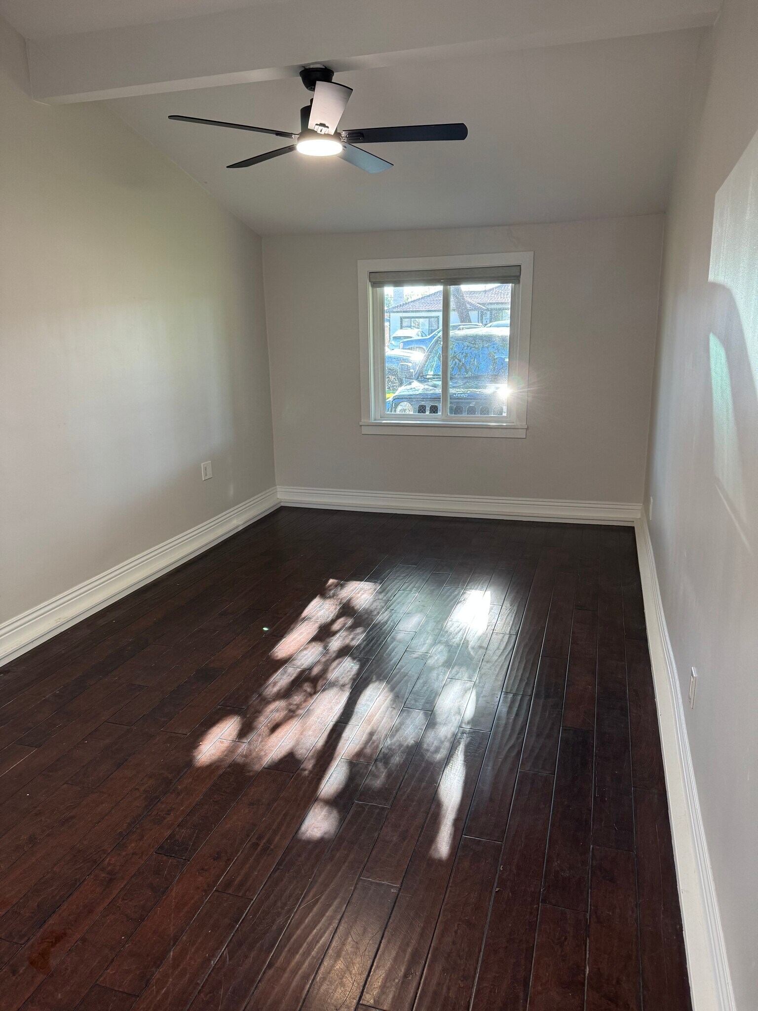 Building Photo - 10702 Chestnut St