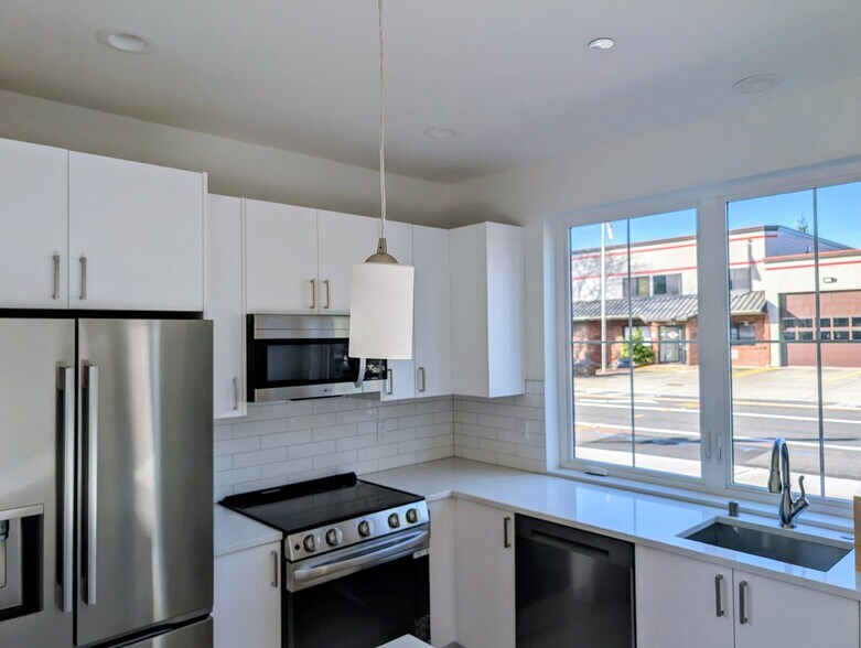 Building Photo - 35 2nd Ave SE