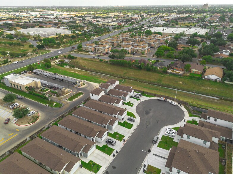 Building Photo - 2604 Kerria Ave